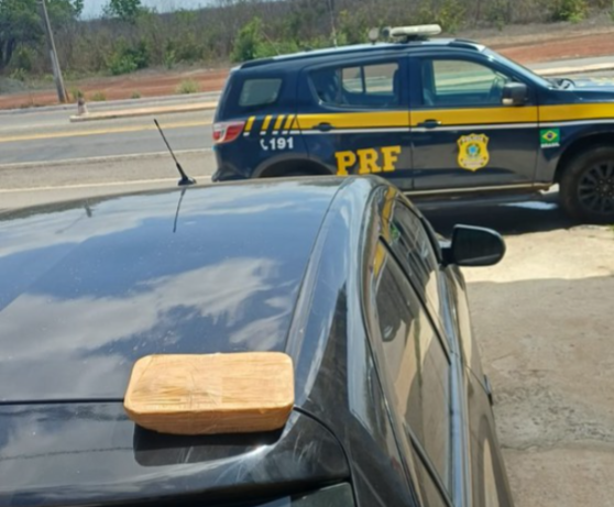 Apreensão de pasta base de cocaína e prisão de transportador