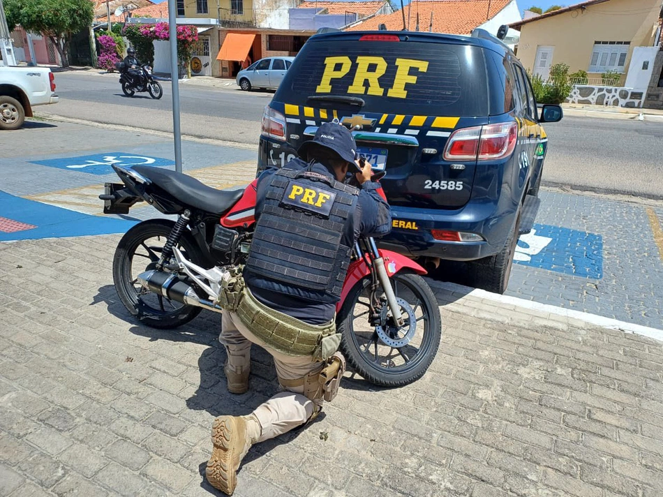 PRF recupera motocicleta com registro de roubo e sinais de adulteração em Parnaíba