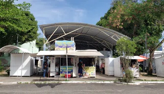 Feira de Livros na Praça do Fripisa