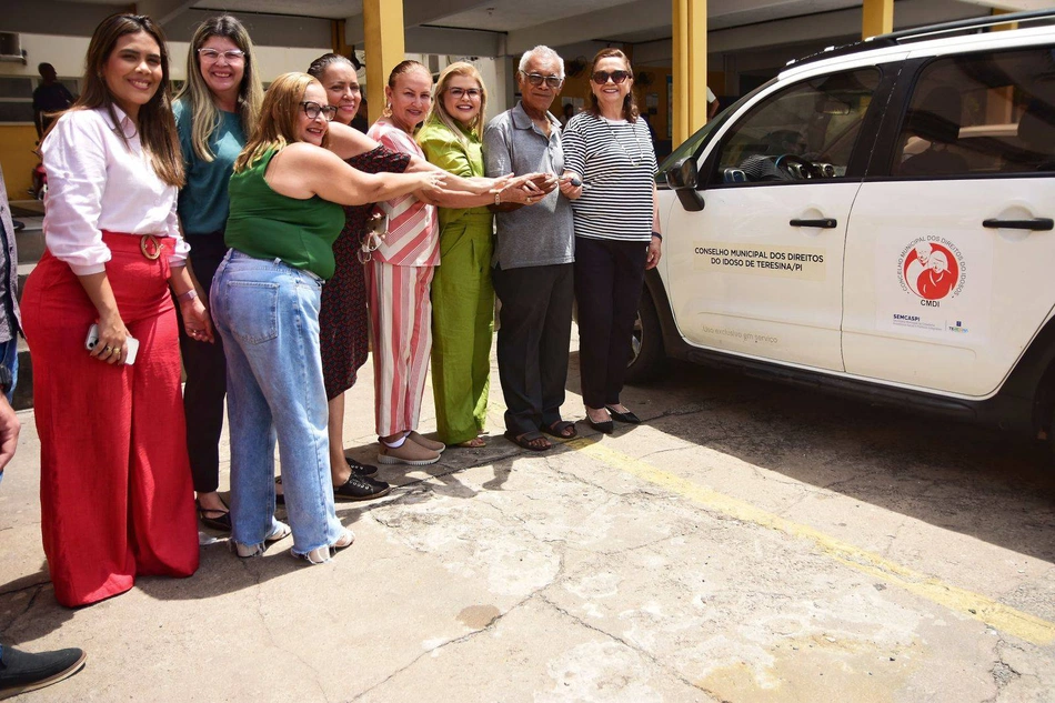 Semcaspi entrega veículo para Conselho Municipal dos Direitos da Pessoa Idosa