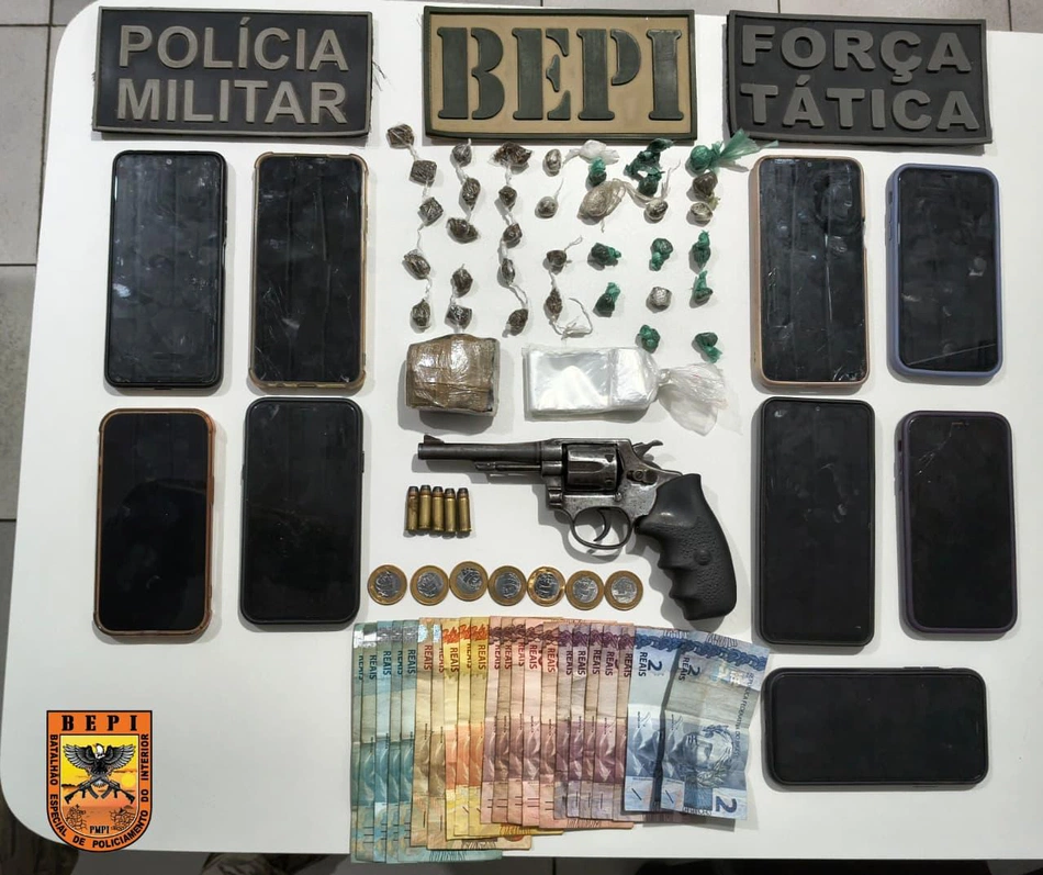 Materiais apreendidos pela Polícia Militar em Nossa Senhora dos Remédios