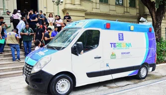 Carro adaptado para banho de moradores em situação de rua