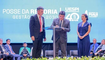 Nova gestão da Uespi toma posse em solenidade com presença do governador