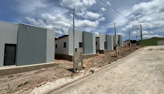 Conjunto habitacional em Esperantina