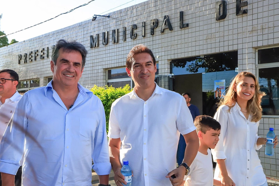 Ciro Nogueira, ao lado do prefeito Raniletti, do PT, anuncia investimentos
