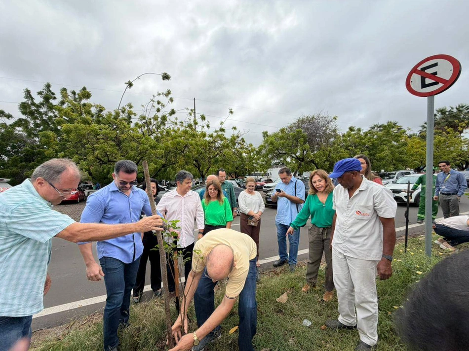 SEMAM em ação de plantio