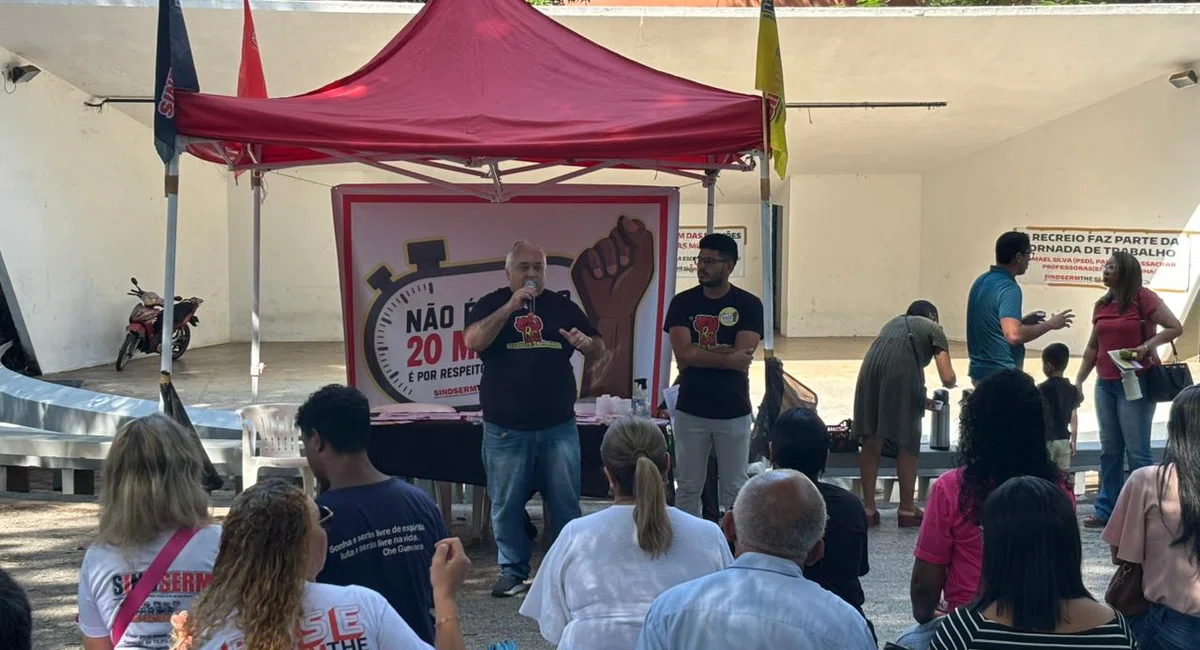 Assembleia dos professores da rede municipal de ensino