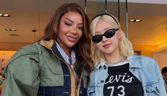 Ludmilla e Rosé durante o Super Bowl 2026