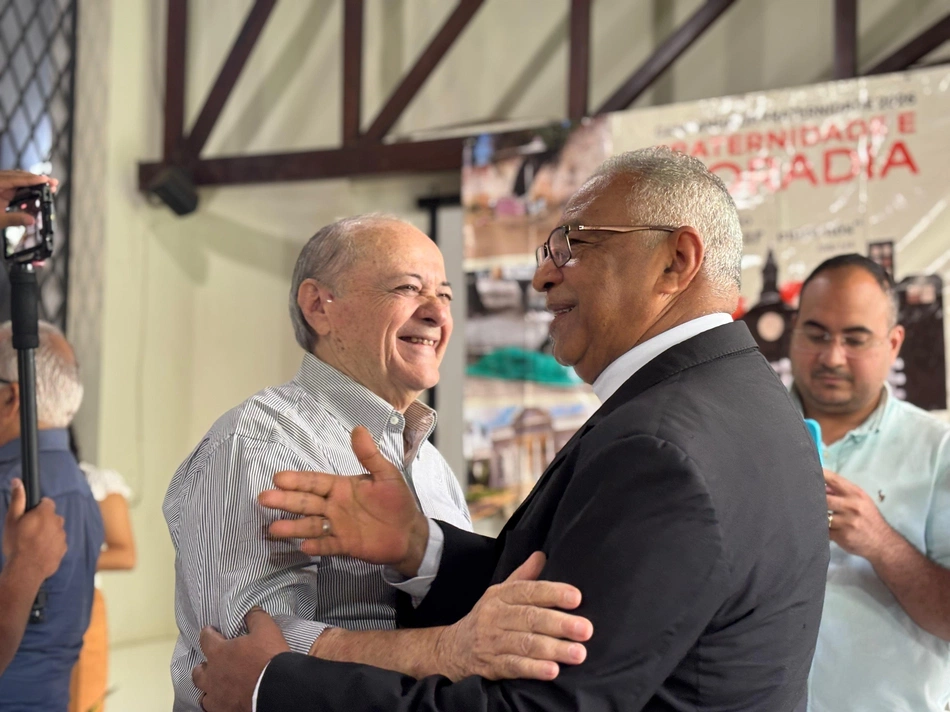 Prefeito Silvio Mendes e arcebispo Dom Juarez Marques