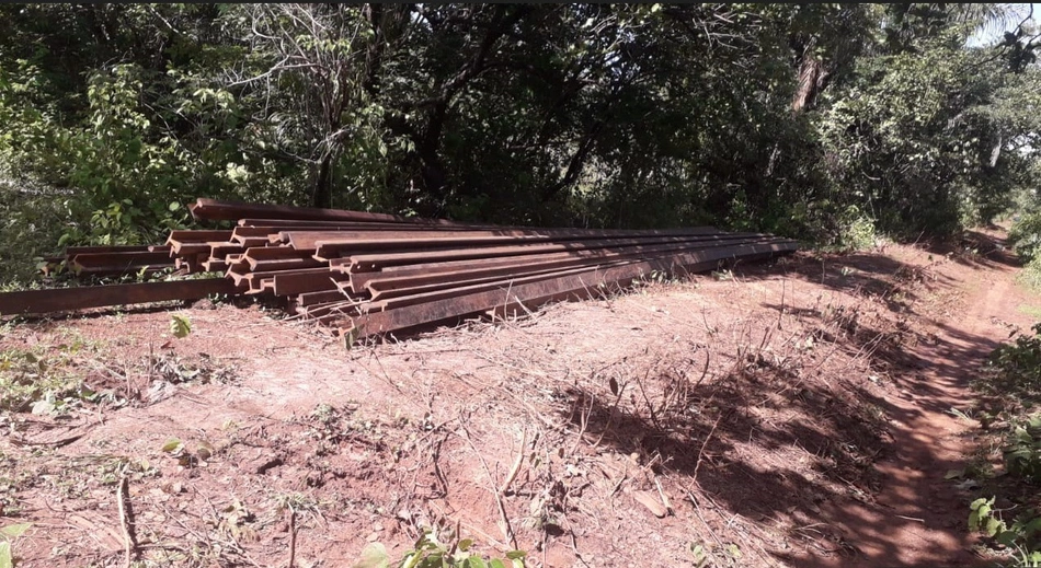 Trilhos ferroviários