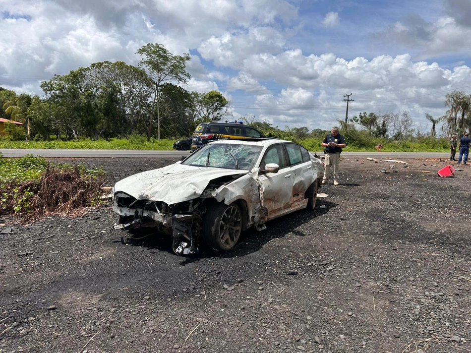 Carro ficou destruído após acidente em Campo Maior