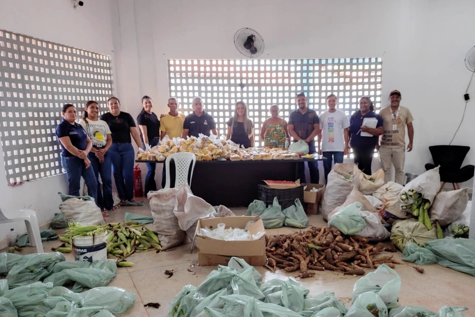 Alimentos entregues às famílias