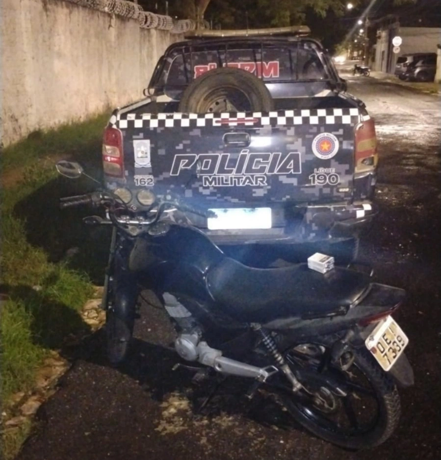 Motocicleta apreendida pela PM durante acompanhamento tático em Teresina