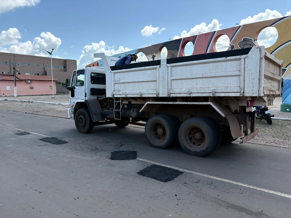 Pavimentação em avenida de Esperantina
