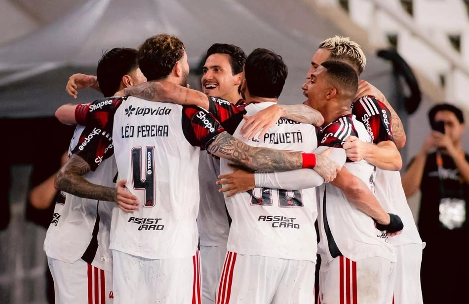 Flamengo comemora vitória após jogo contra Botafogo
