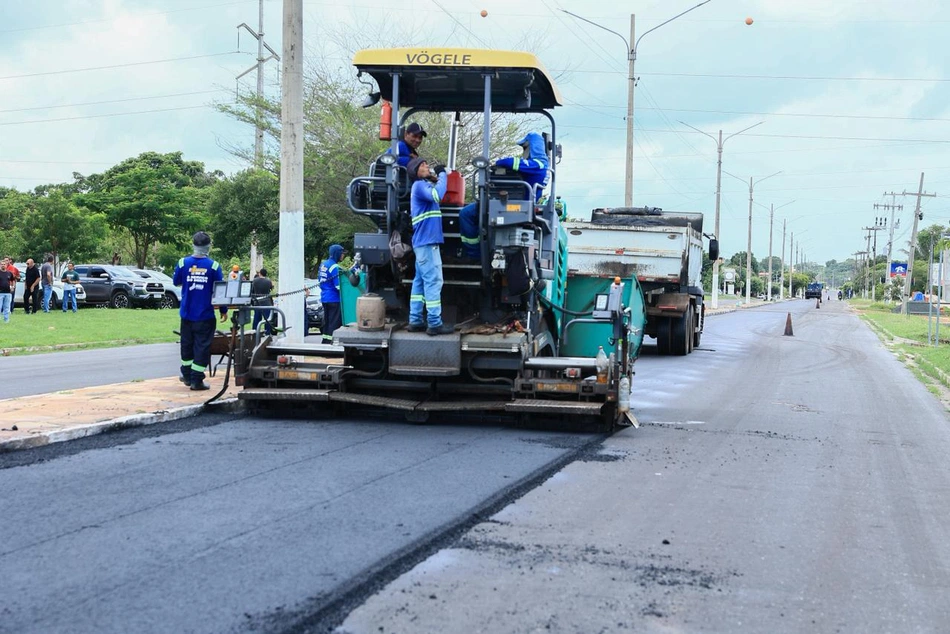 Obra de pavimentação asfáltica na Avenida João Bandeira Monte, em Piripiri