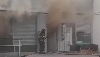 Incêndio de grandes proporções atinge loja de cosméticos no Maranhão