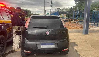PRF prende foragido da Justiça e recupera veículo durante ação em Teresina