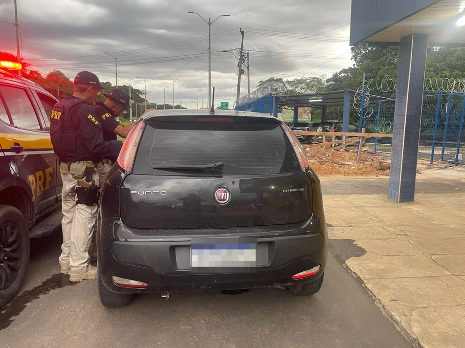 PRF prende foragido da Justiça e recupera veículo durante ação em Teresina