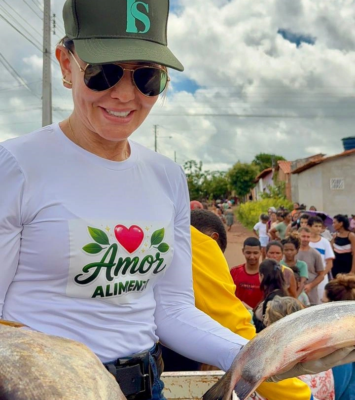 Entrega de peixes e cestas básicas