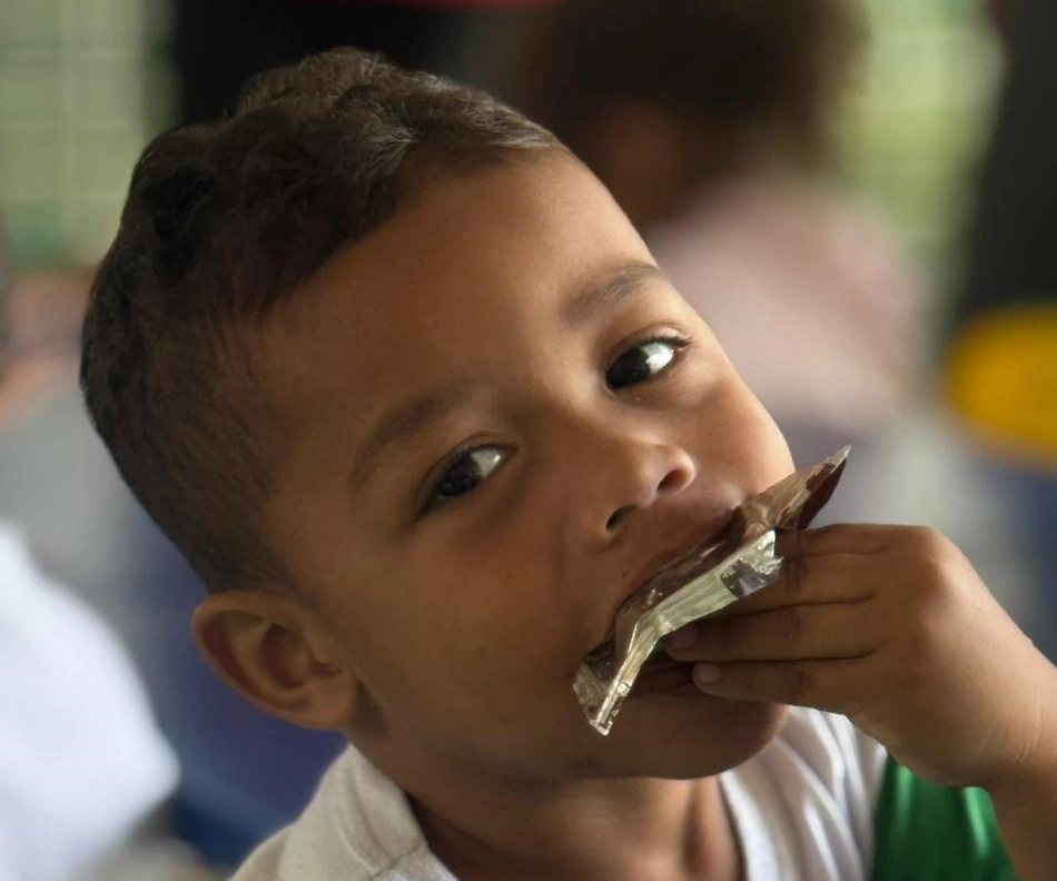 Presente de Páscoa anima criança em creche de Esperantina