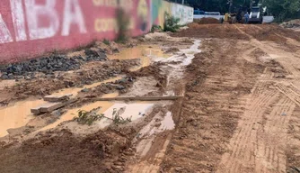 Serviço de recomposição do pavimento na Av. Maranhão