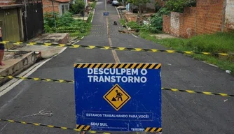 Trecho de rua é interditado após surgimento de buraco na zona Sul de Teresina