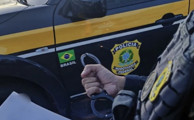 PRF prende homem com mandado de prisão por homicídio em Picos