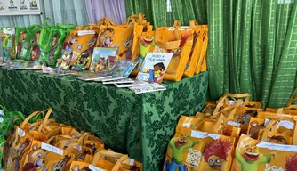 Entrega de Livros em Esperantina