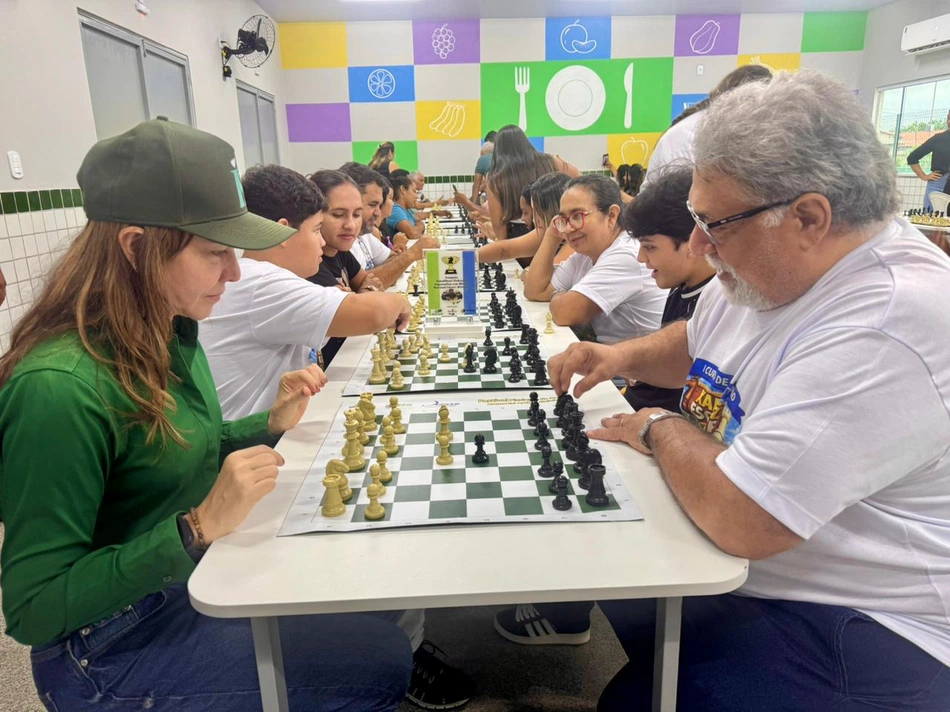 Prefeita Ivanária Sampaio prestigia abertura de capacitação em Xadrez Escolar em Esperantina