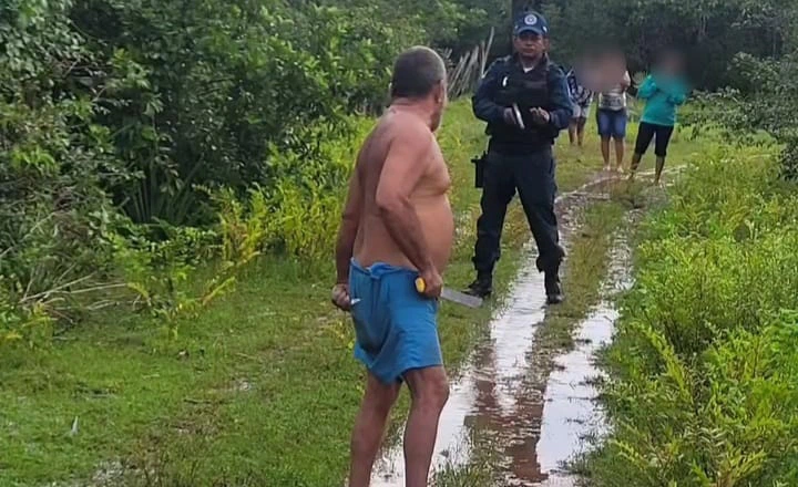 Homem em surto é contido pela PM