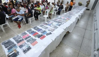 Rafael Fonteles entrega 153 celulares recuperados