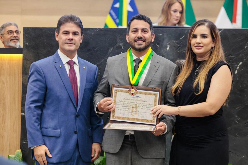 Advogado Breno Macedo recebe Medalha do Mérito Legislativo