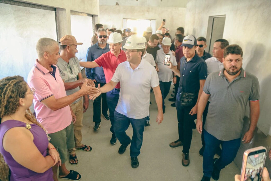 Governador acompanha obras do mercado público e de praça em Rio Grande do Piauí