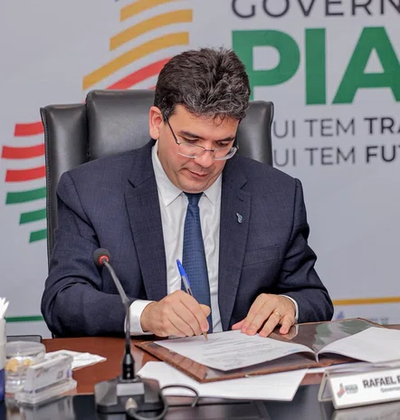 Rafael sanciona lei que amplia participação feminina no esporte 