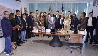 Ciro Nogueira reforça sua pré-candidatura a reeleição e recebe grupo de prefeitos em Brasília