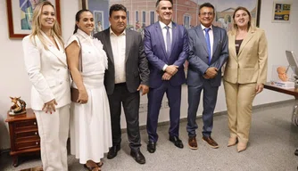 Ciro Nogueira recebe prefeitos e lideranças