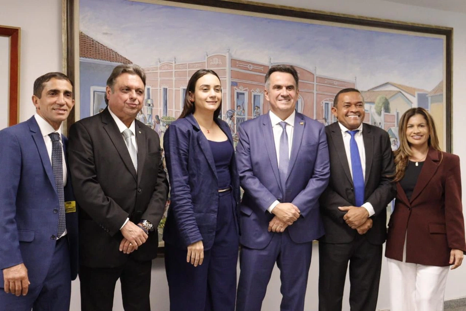 Ciro Nogueira recebe prefeitos e lideranças