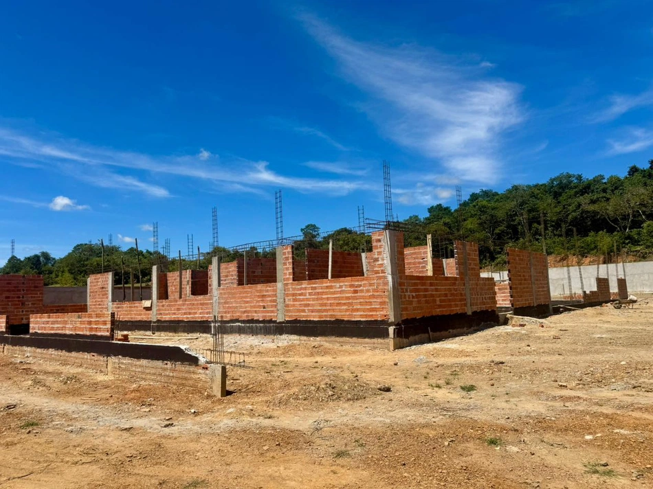 Ivanária Sampaio visitou a construção da nova sede da Escola Municipal João José de Oliveira