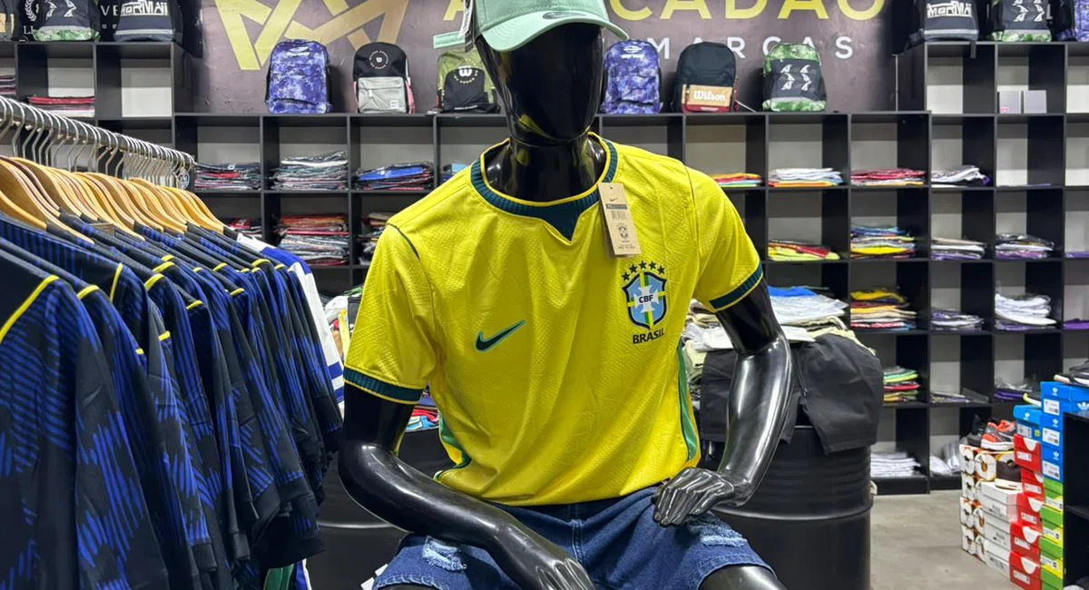 Busca por camisas da seleção brasileira movimentam as vendas do Shopping da Cidade de Teresina