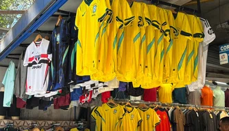 Busca por camisas da seleção brasileira movimentam as vendas do Shopping da Cidade de Teresina