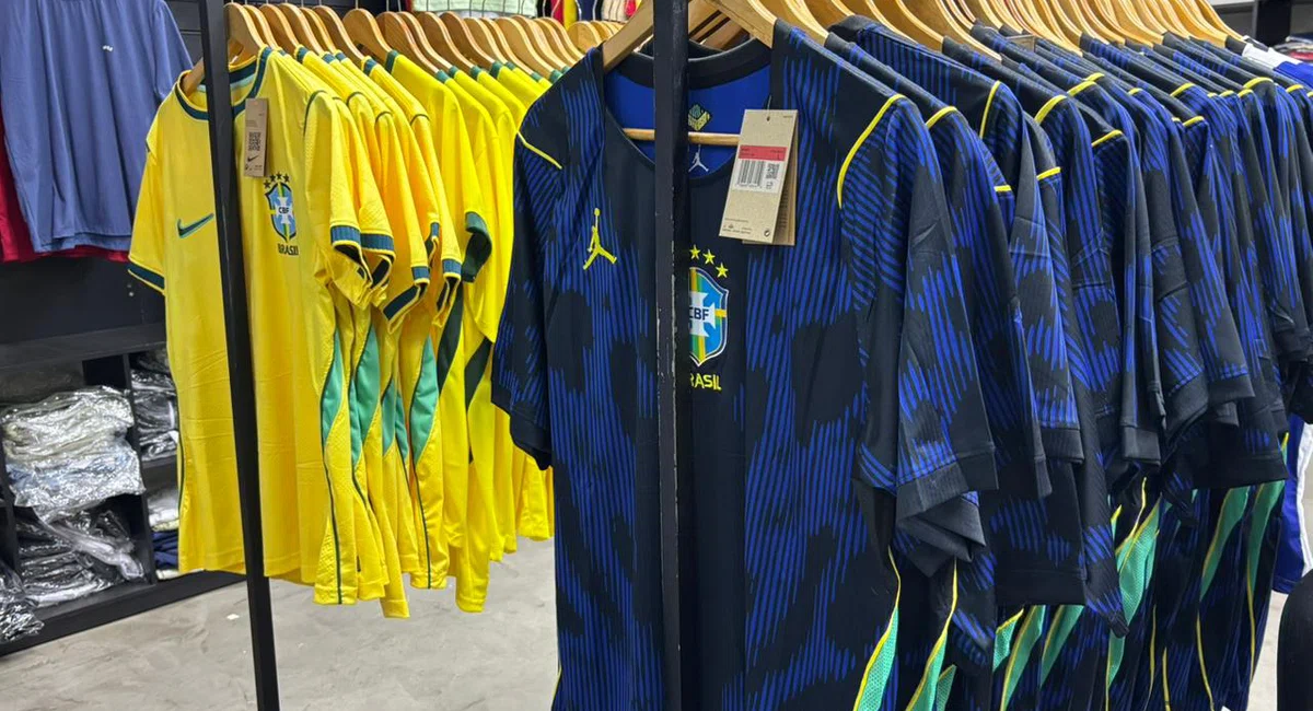 Busca por camisas da seleção brasileira movimentam as vendas do Shopping da Cidade de Teresina