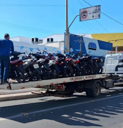 Strans recolhe 14 veículos em situação irregular durante ação em Teresina