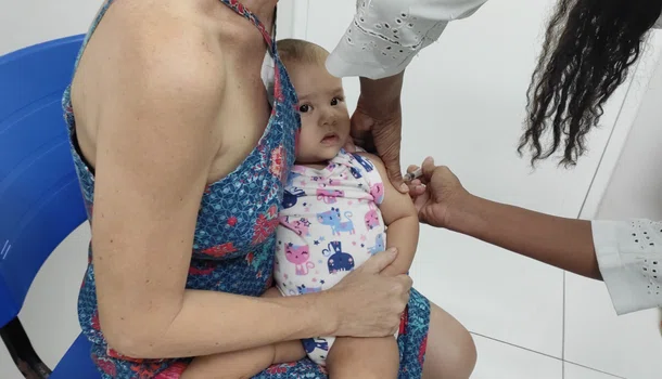 aplicação da vacina pneumo-20, vacinação, imunização