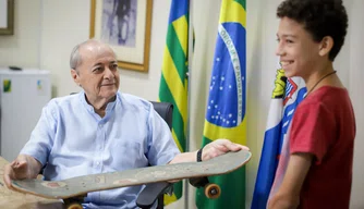 Silvio Mendes anuncia construção de pista de skate no bairro Promorar em Teresina
