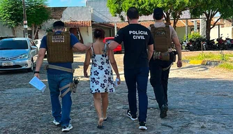 Mulher suspeita de tentar sequestrar bebê em maternidade é presa