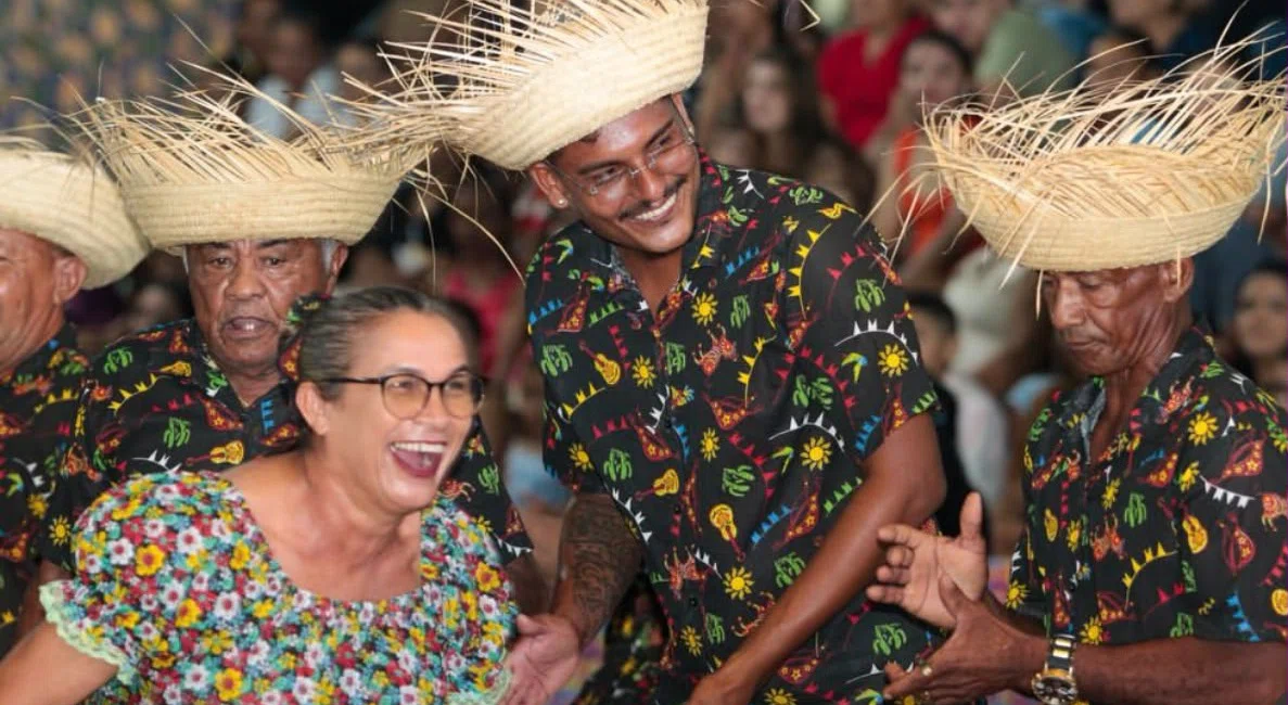 Prefeita Ivanária Sampaio prestigia 28º Arraiá do Povo em Joca Marques