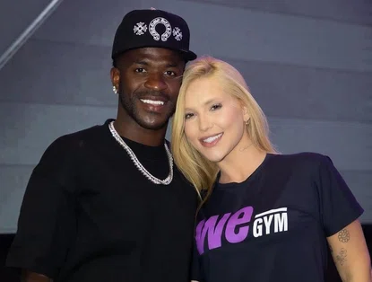 Vinícius Júnior aparece com novo visual ao lado de Virgínia e chama atenção