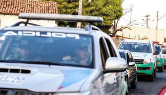 Varias viaturas foram deslocada para o local do crime