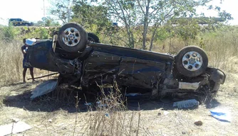 Idosa morre em acidente com capotamento na BR 135
